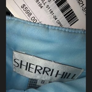 I’m selling a Sherri Hill dress that’s baby blue